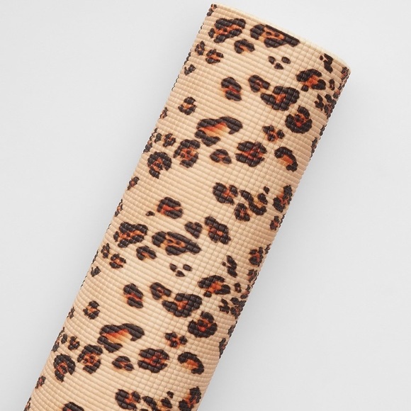 Fabletics - The Essential Yoga Mat: Leopard - Picture 5 of 5